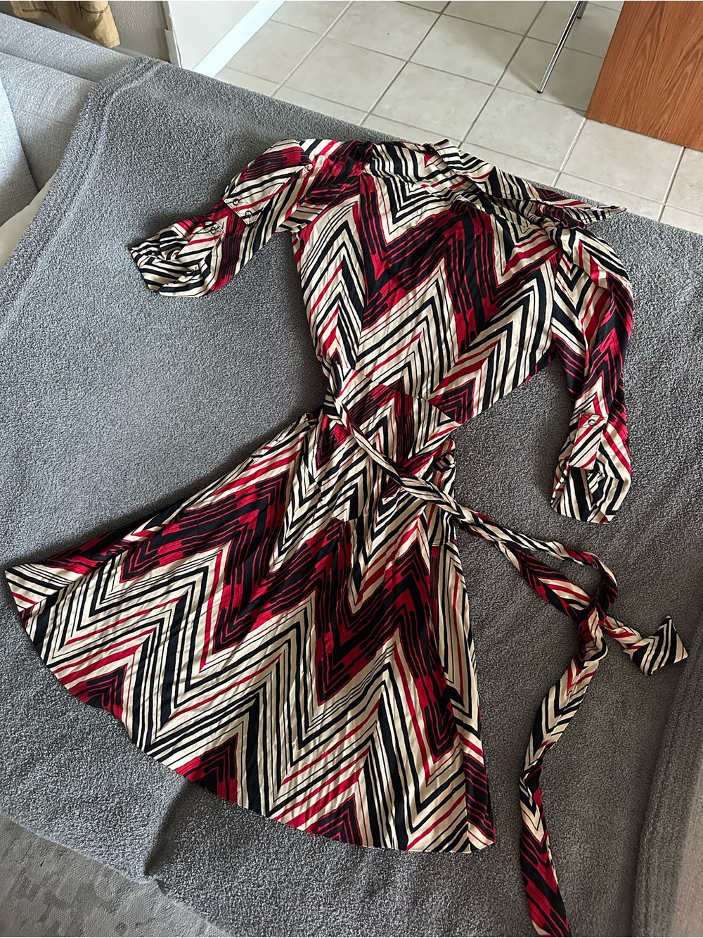 DVF Diane von Furstenberg Vintage Silk Utility Chevron Wrap Dress Red Black Sz 4 - Picture 9 of 11